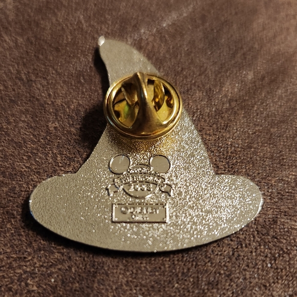 Gold Wizard Hat Pin - Picture 2 of 4